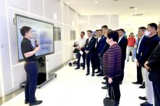 香港中华总商会考察团调研未来科技城，与实在智能对话数字化发展