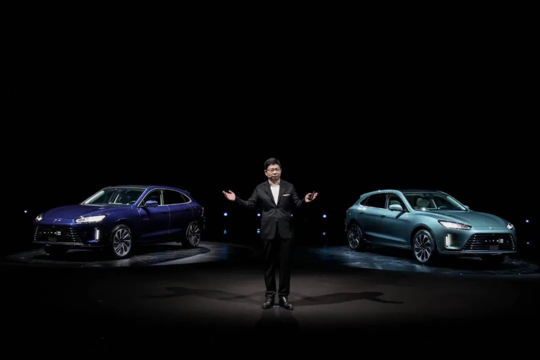 手機(jī)廠造車，就是盲人摸象