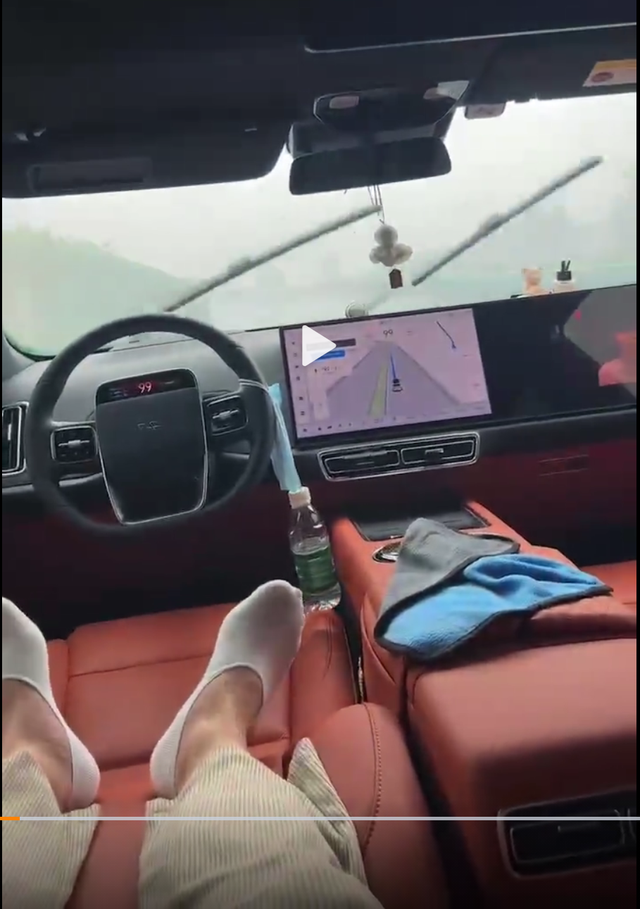 理想汽車駕駛室無人高速狂飆，暴露了幾個令人憂心的問題