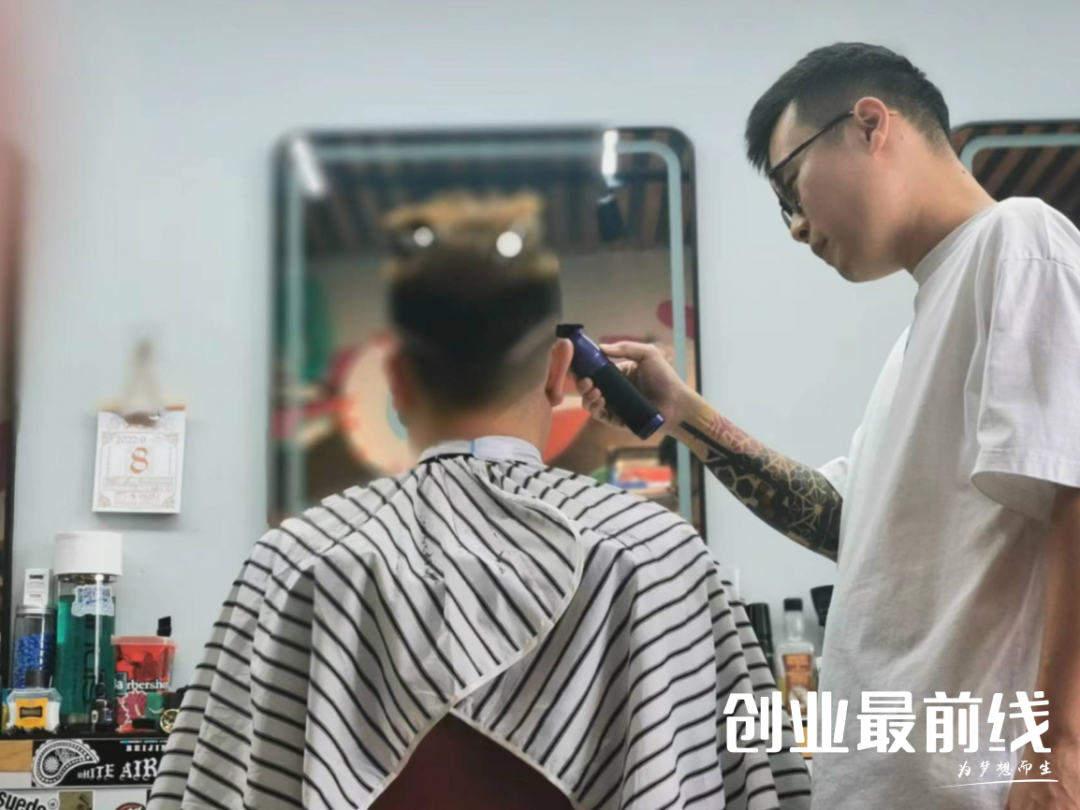 門店月入30萬，不推銷、不辦卡的男士理發館憑什么賺錢？