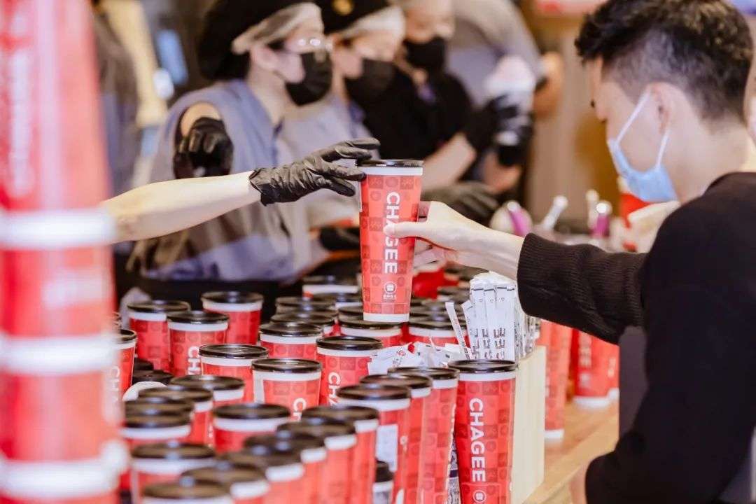 平均700+人線上等單，新茶飲告別“線下排隊”