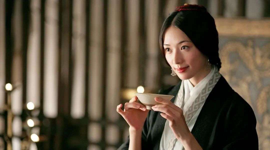 昂貴的圍爐煮茶，是咖啡店的終極對手？