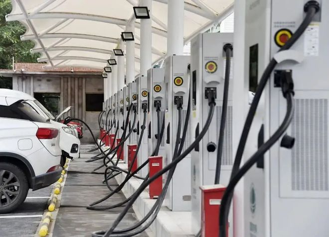 公共充電樁集體漲價，新能源低用車成本“紅利”不再？