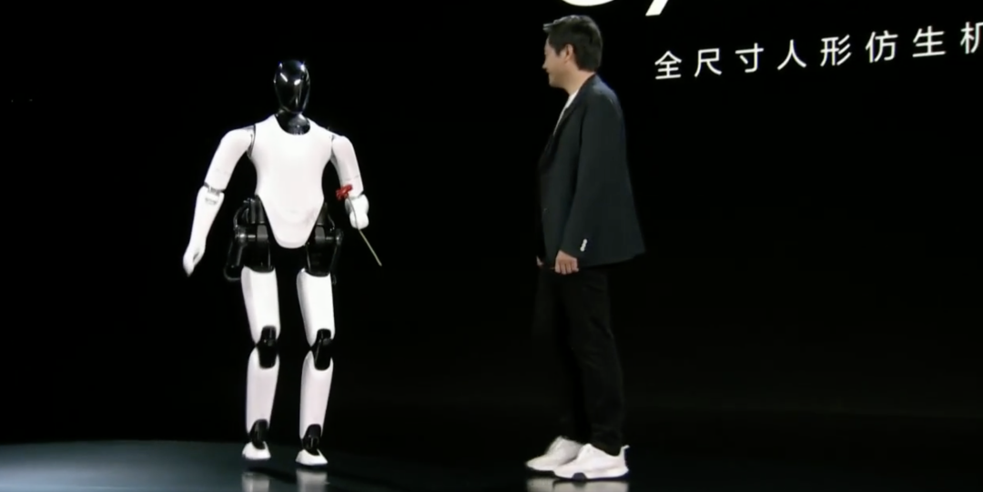雷軍“深情”演講后，小米開了場(chǎng)“拳打”特斯拉“腳踢”蘋果的發(fā)布會(huì)