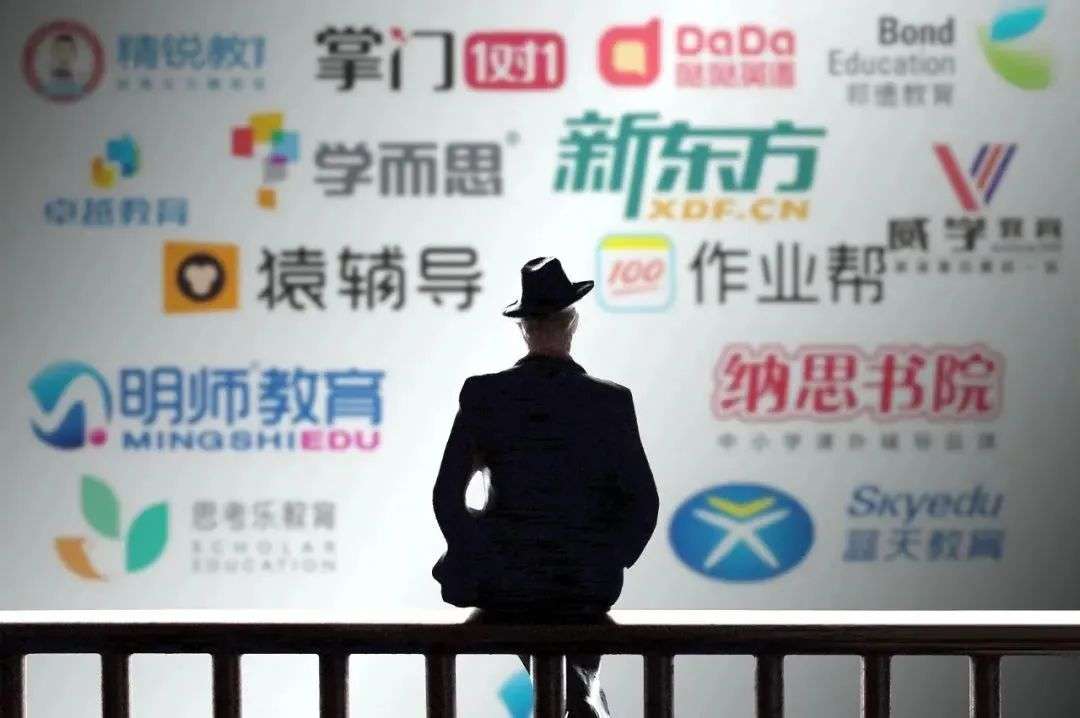 疫情之下的40歲：被迫轉型后，我在抖音代播月銷千萬｜操盤手自述