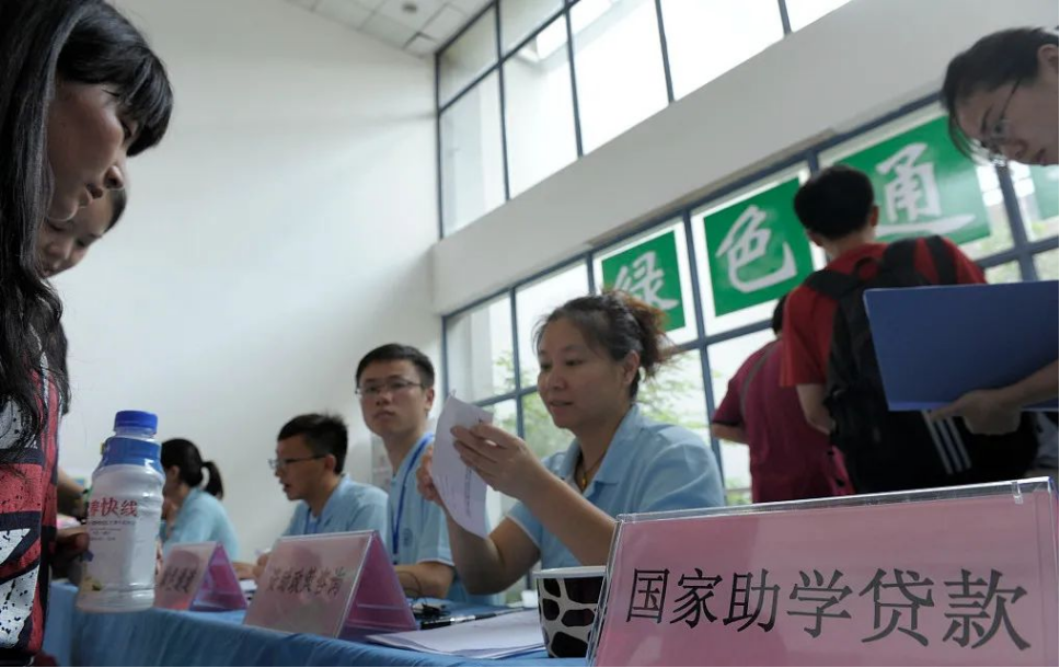 學(xué)歷貶值，大學(xué)學(xué)費為何還要上漲？