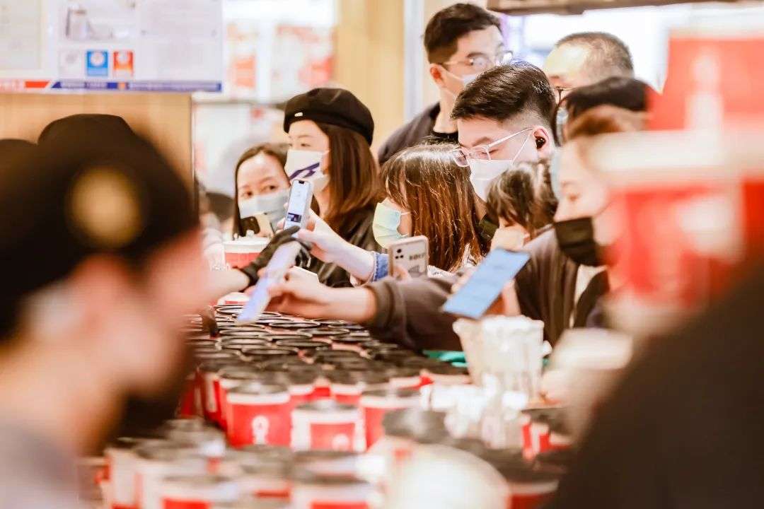 平均700+人線上等單，新茶飲告別“線下排隊”
