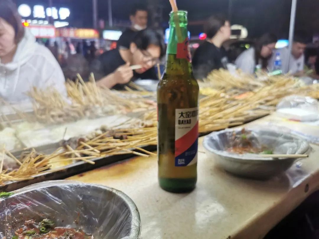 一瓶3塊，年入30億，中國最“土”飲料，靠拿捏男人逆襲