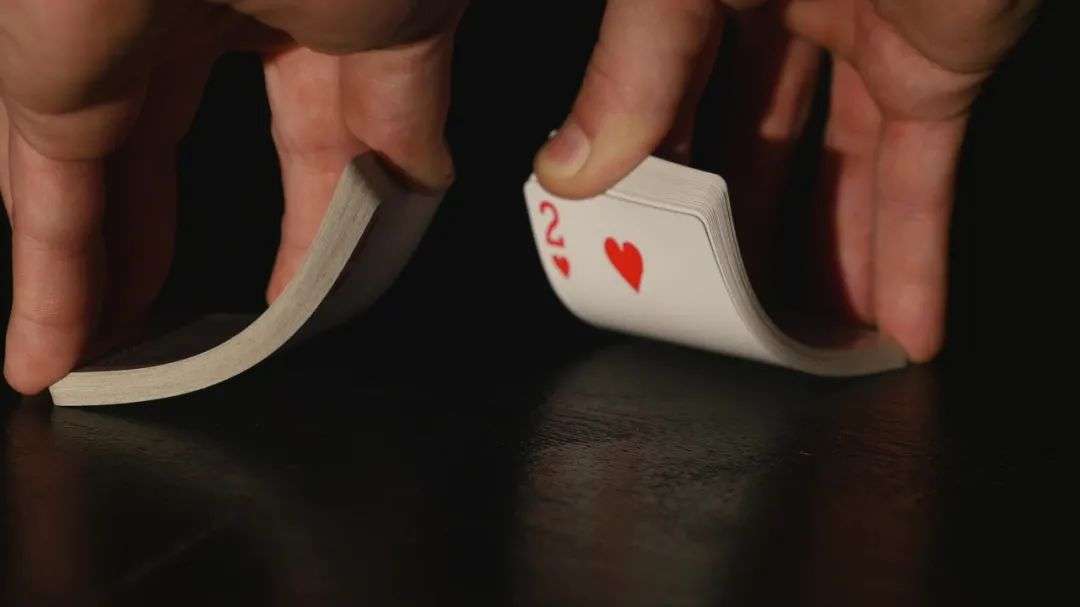 洗牌無聲：HR SaaS 窗口關閉前的微妙時刻