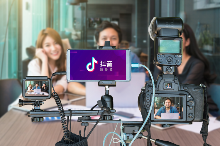 “小楊臻選”銷量破千萬單，自有品牌為什么這么神奇？