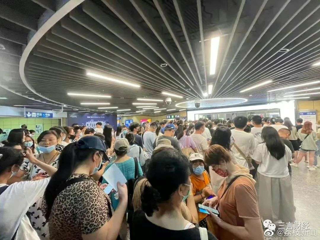 網友解析排長隊買奶茶現象：或是營銷行為