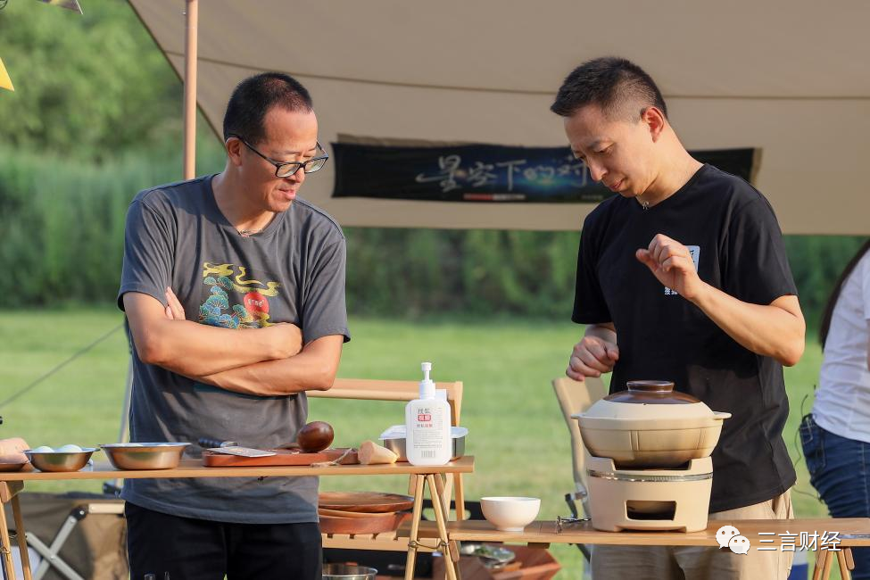 张朝阳碰上俞敏洪，知识直播擦出新火花