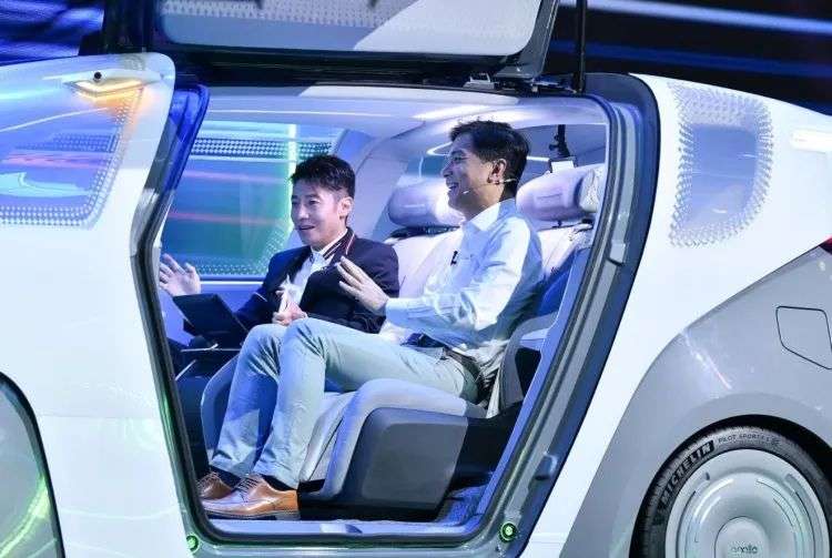 AI變得無所不能后：百度披著星辰潛入大海