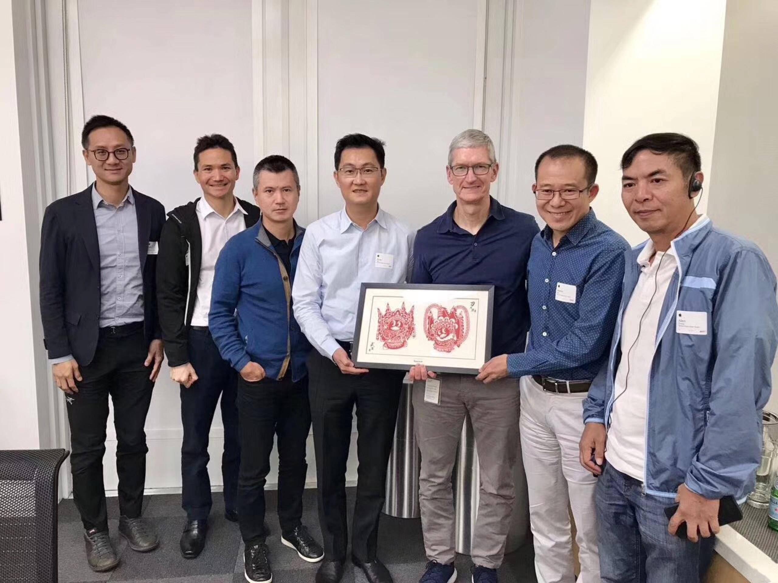Apple Store小程序上線，蘋果終于被微信「拿捏」了？