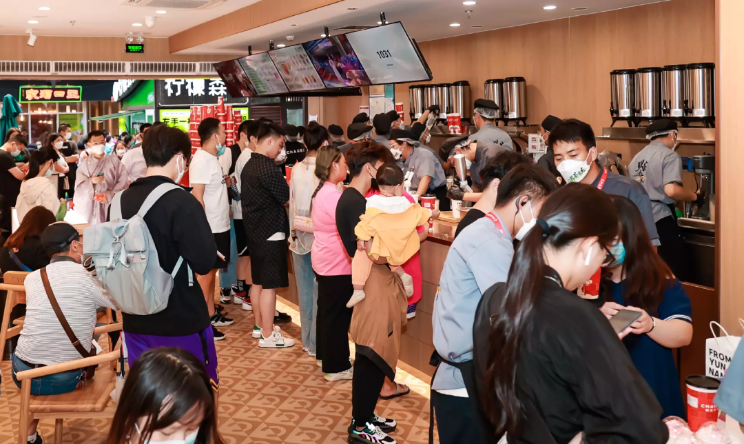 逆勢開店 1000 家，力壓喜茶，這個云南來的“茶顏悅色”憑什么？