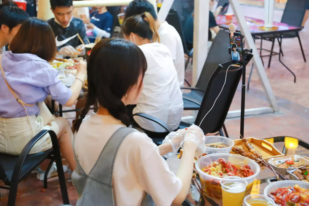 抖音搶美團“飯碗”