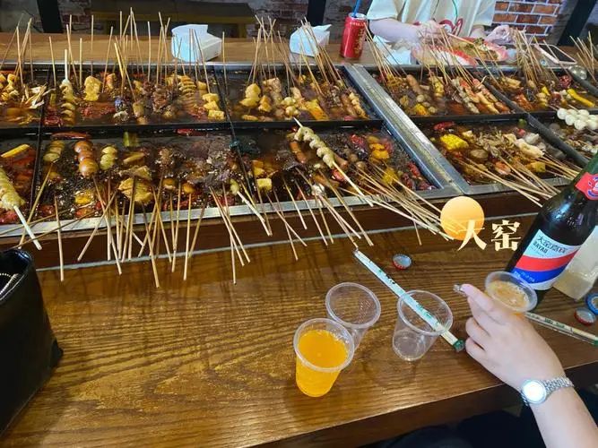 一瓶3塊，年入30億，中國最“土”飲料，靠拿捏男人逆襲