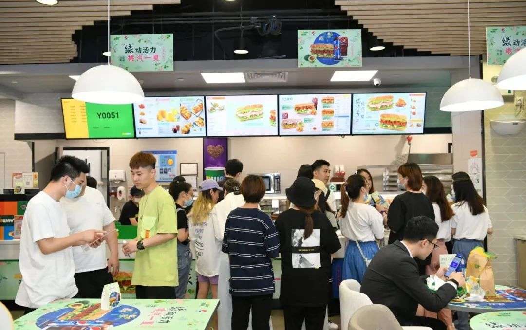 曾靠加盟開出4萬多家店，如今被傳“賣身”！這個快餐巨頭怎么了