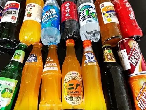 一瓶3塊，年入30億，中國最“土”飲料，靠拿捏男人逆襲