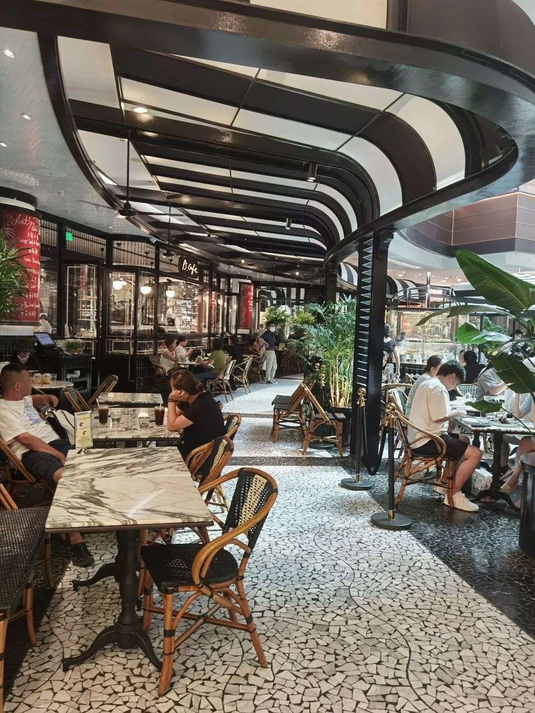 听说上海商场空置率很高？我们实地看了9大重点mall