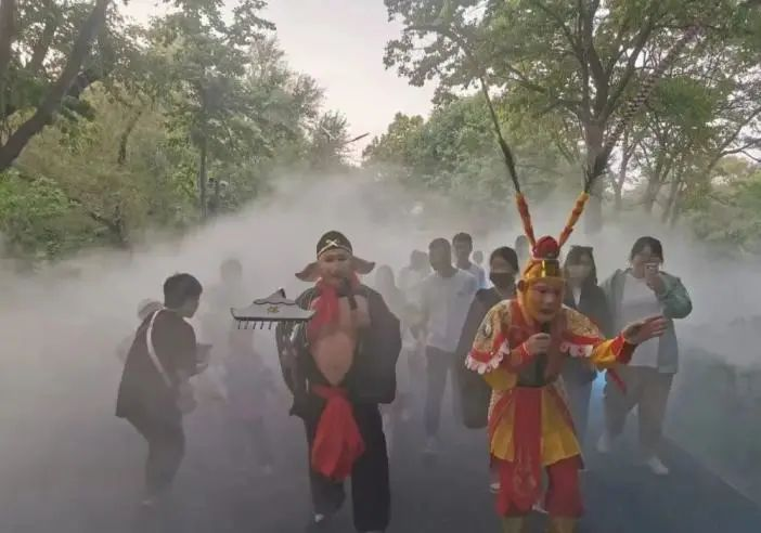 1天吸引上萬人，被迪士尼虐慘的中國樂園，終于熬出頭了？