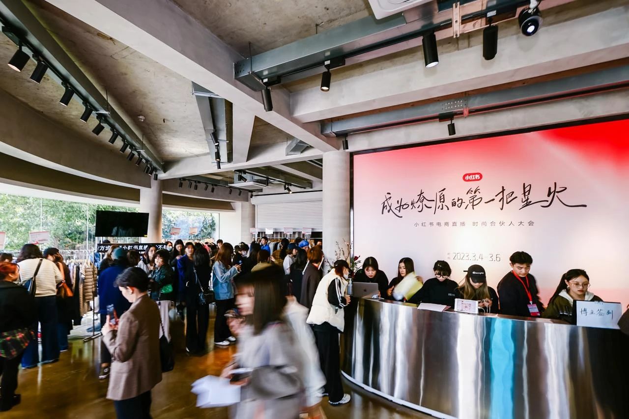 董潔、章小蕙直播走紅，品牌加速涌入小紅書