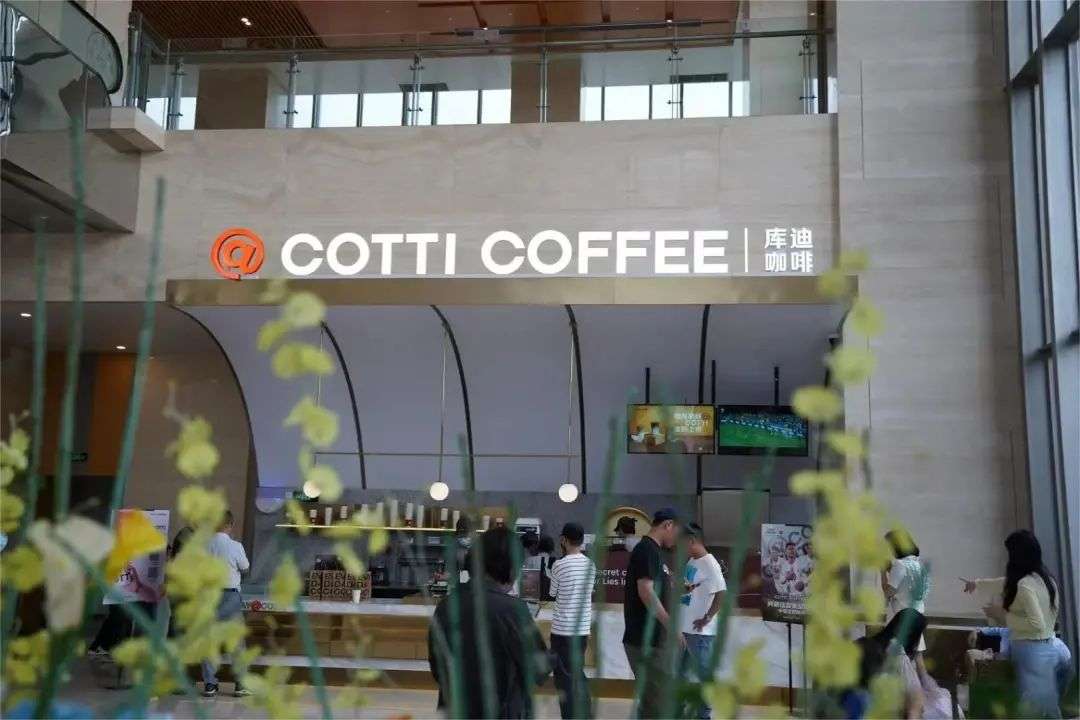 一直跟著陸正耀走的人