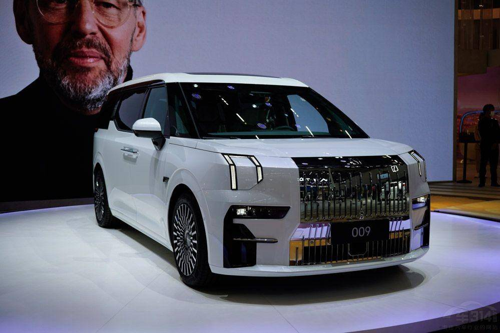 國產(chǎn)車企開始卷MPV，豐田加價提車的美夢快做完了？