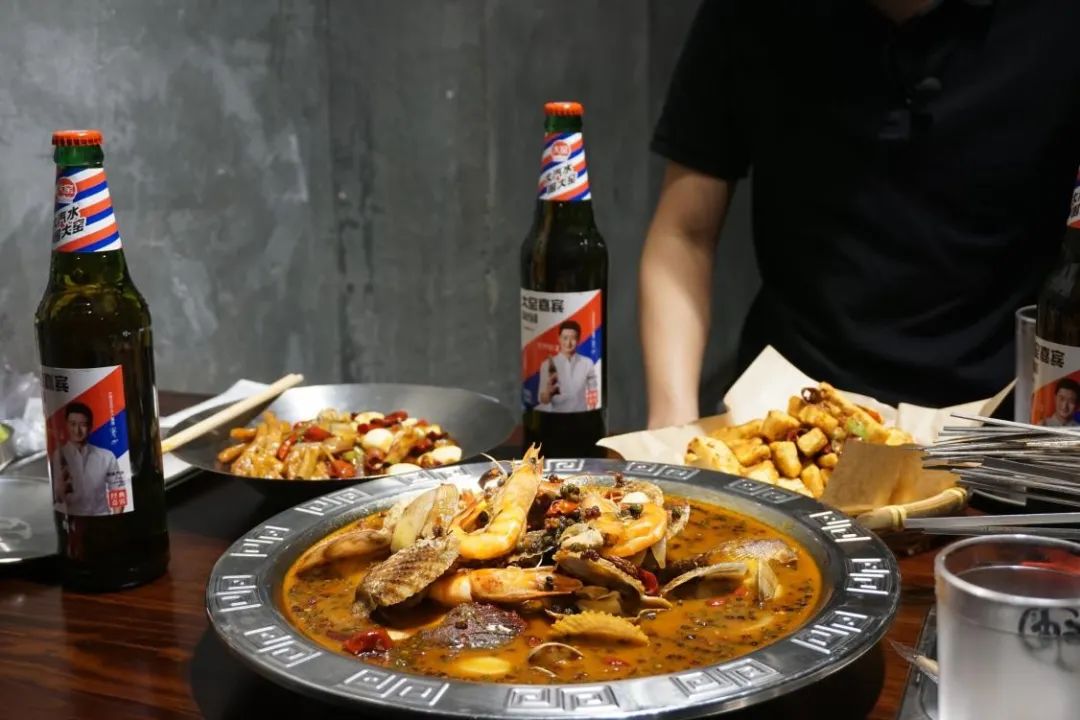 一瓶3塊，年入30億，中國最“土”飲料，靠拿捏男人逆襲