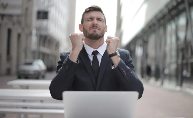 这家科技公司CEO向“身兼多职”开炮，结果却被网友骂惨了