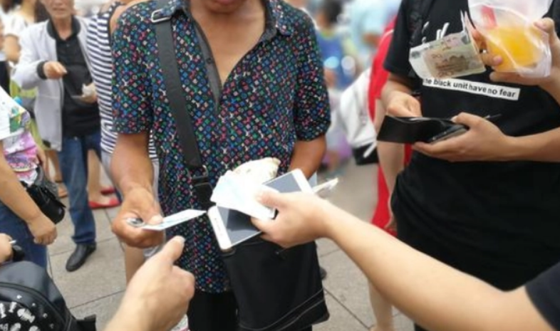 連陳奕迅都想當“黃?！?，這事到底有多賺錢？