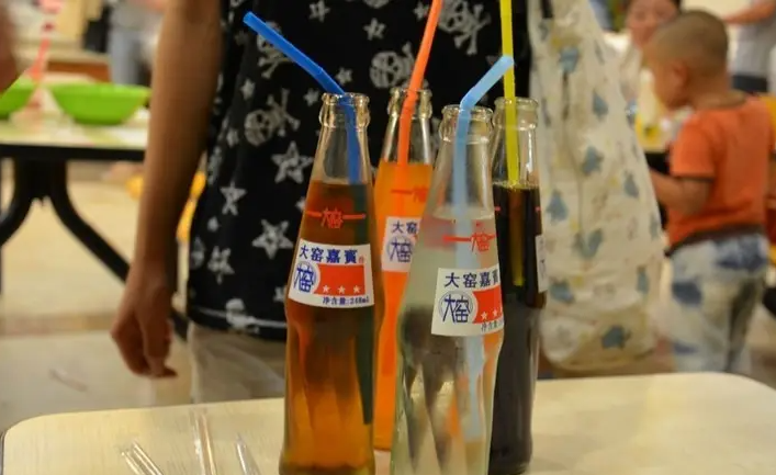 一瓶3塊，年入30億，中國最“土”飲料，靠拿捏男人逆襲