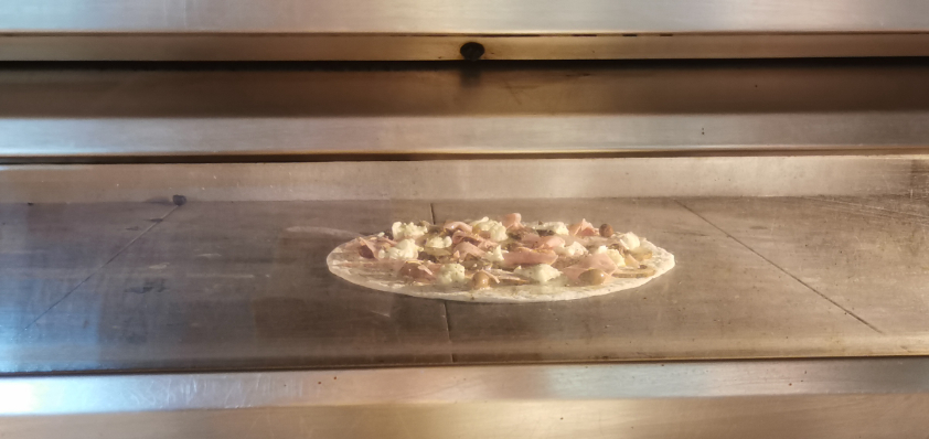 在美式披萨的围攻下，这个主打意式披萨的品牌是如何杀出重围的？||品牌剖析