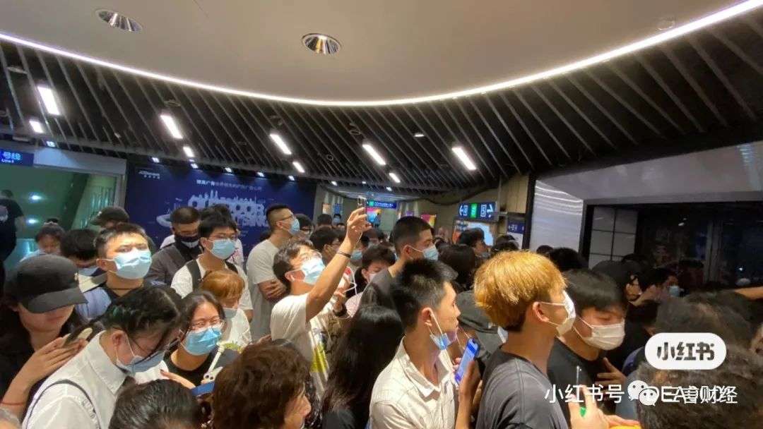 網友解析排長隊買奶茶現象：或是營銷行為