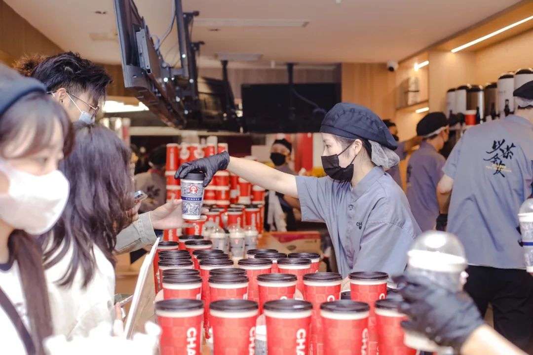 平均700+人線上等單，新茶飲告別“線下排隊”