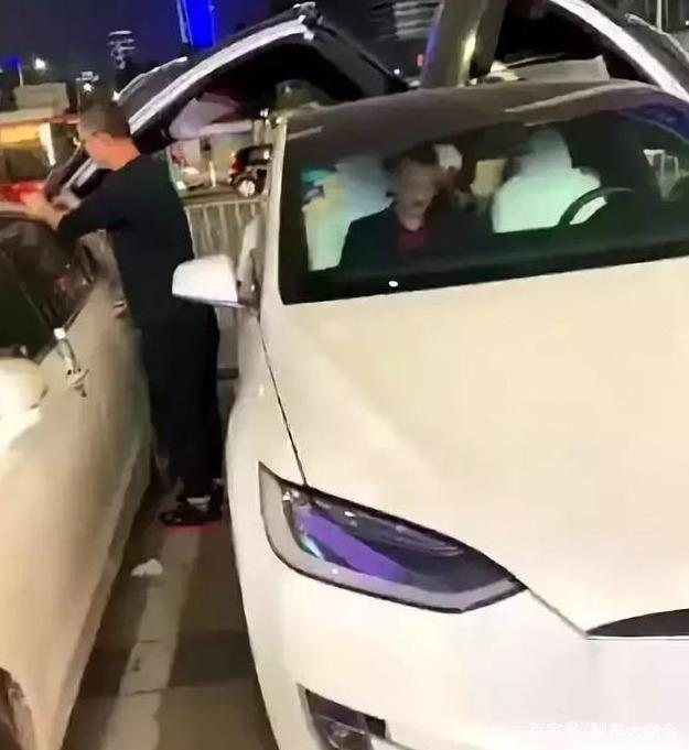 國產(chǎn)車企開始卷MPV，豐田加價提車的美夢快做完了？